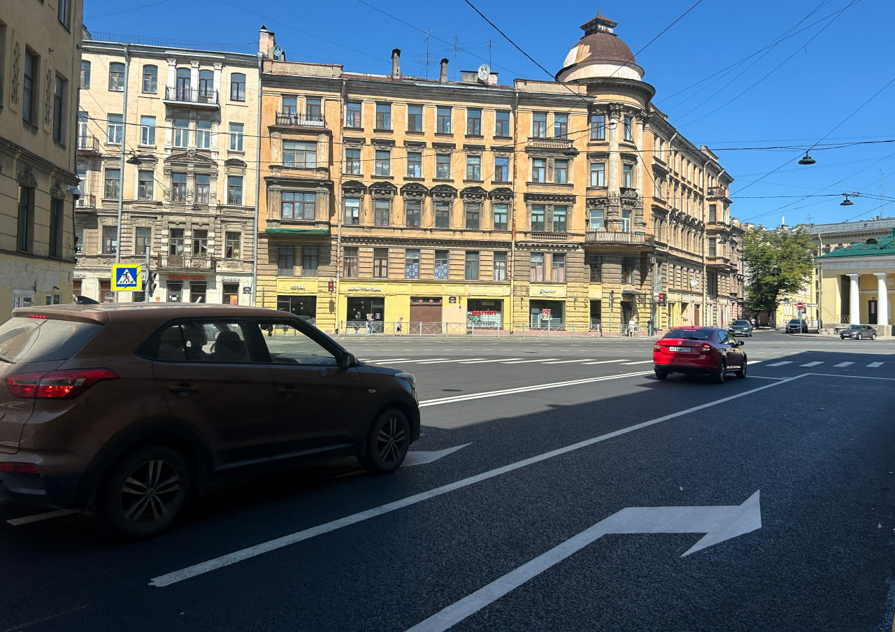 В Петербурге отремонтировали дорожное полотно на Боровой улице и Боровом мосту