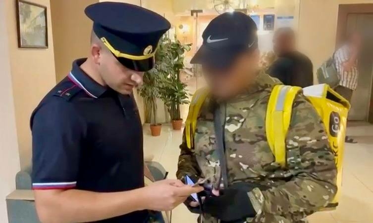 Астраханские полицейские провели рейд и задержали семь человек