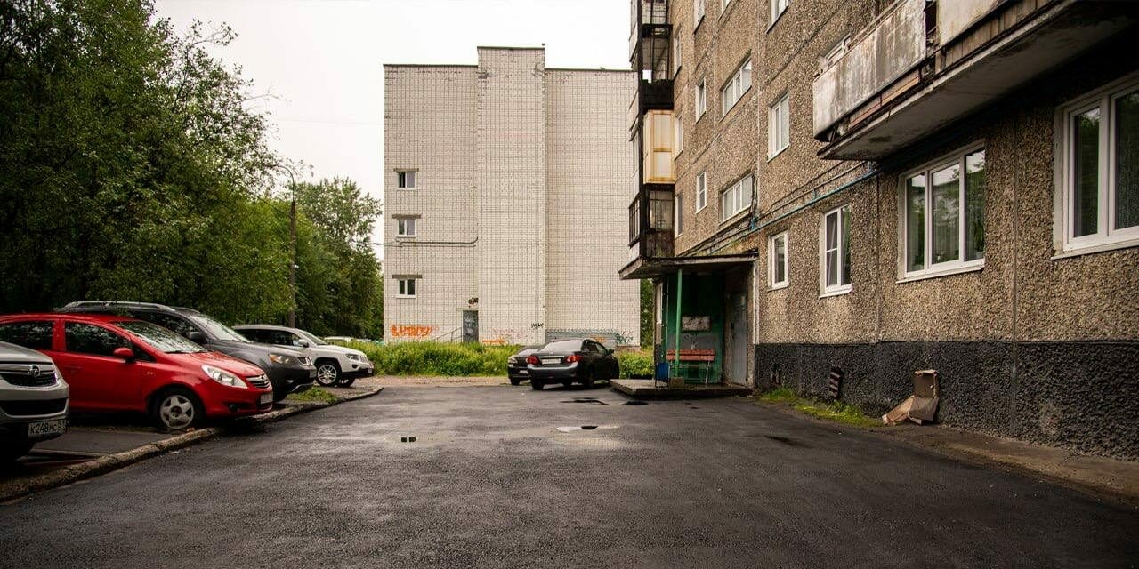 Лебедев сообщил о ремонте свыше 200 участков дворовых проездов в Мурманске
