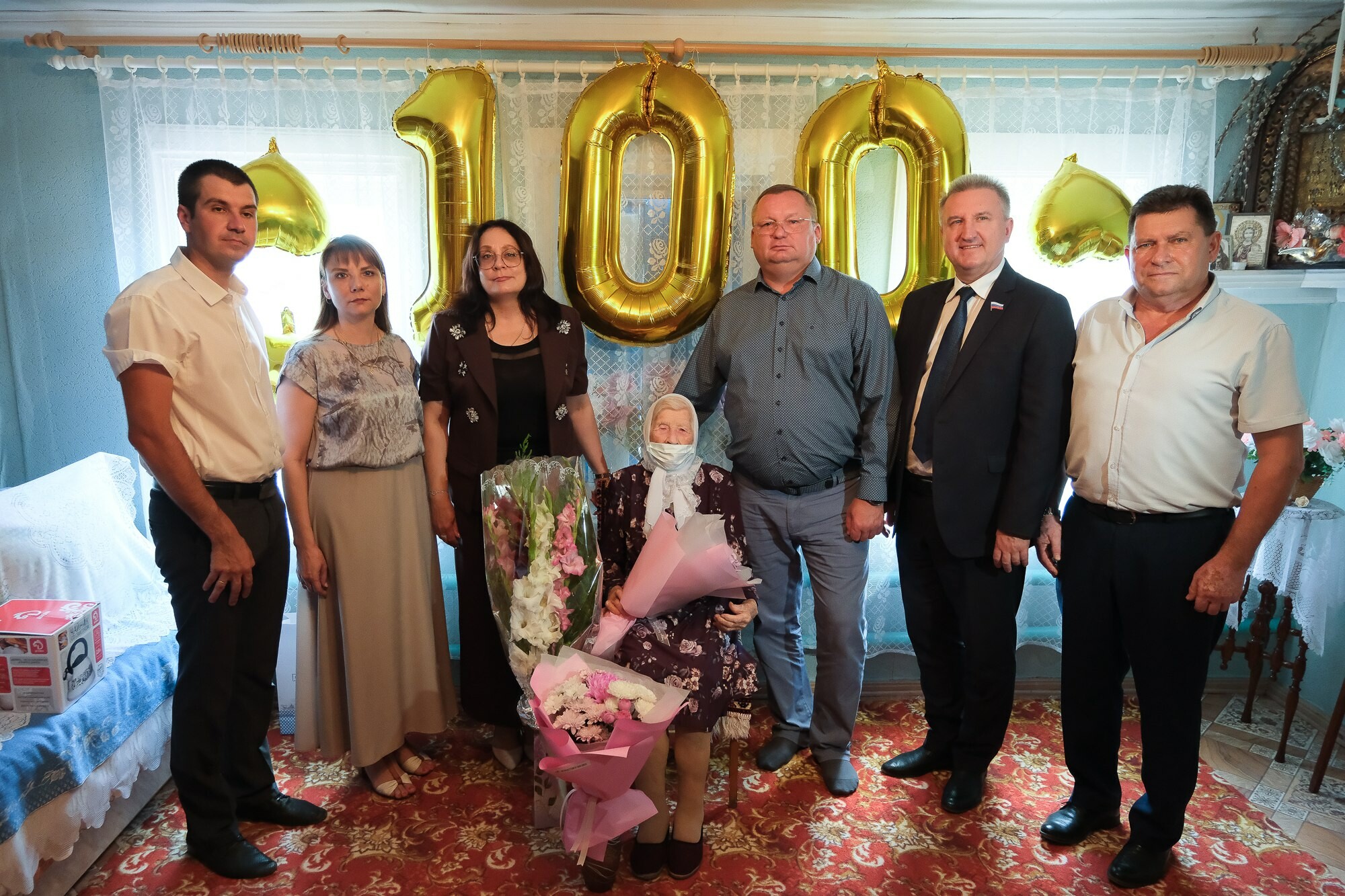 Игорь Мартынов поздравил жительницу Сергиевки со 100-летним юбилеем