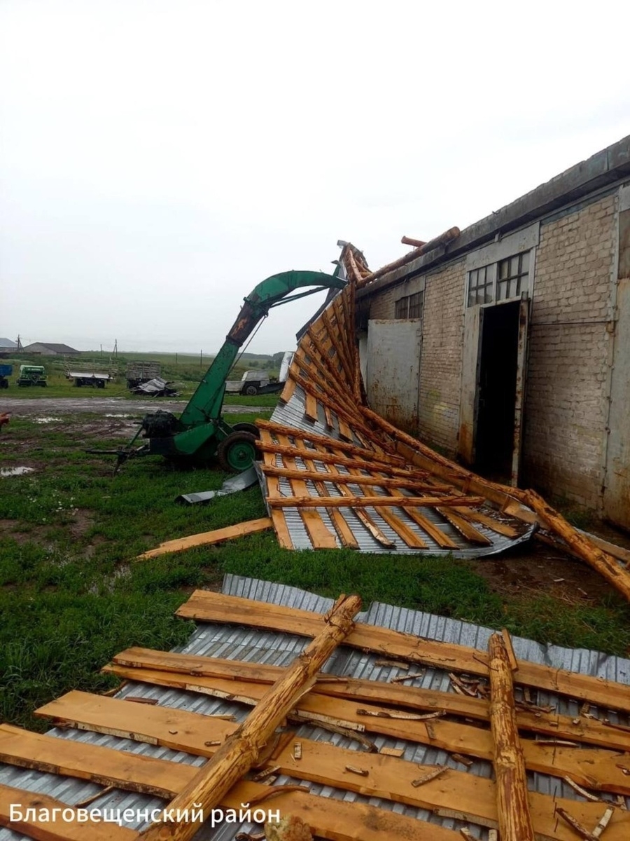 В Башкирии из-за шквалистого ветра сорвало кровли в трех населенных пунктах