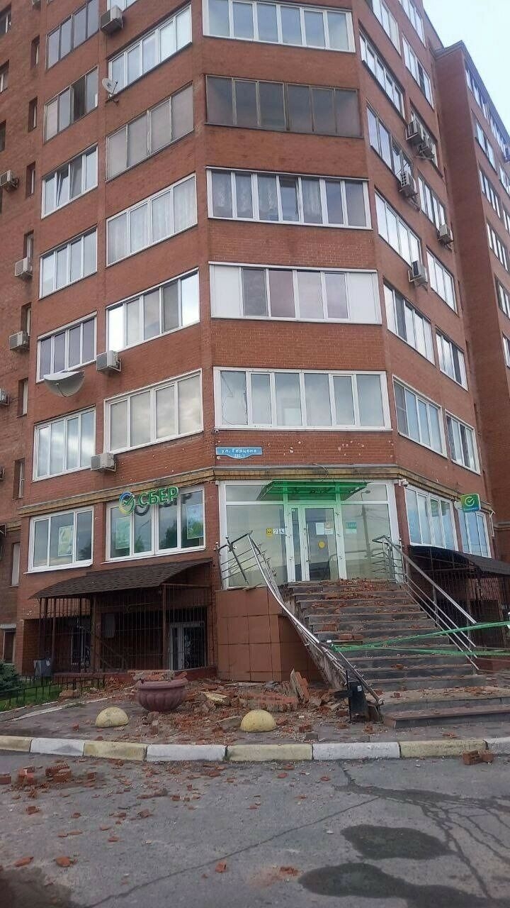 В Омске возбудили дело после обрушения балкона на женщину