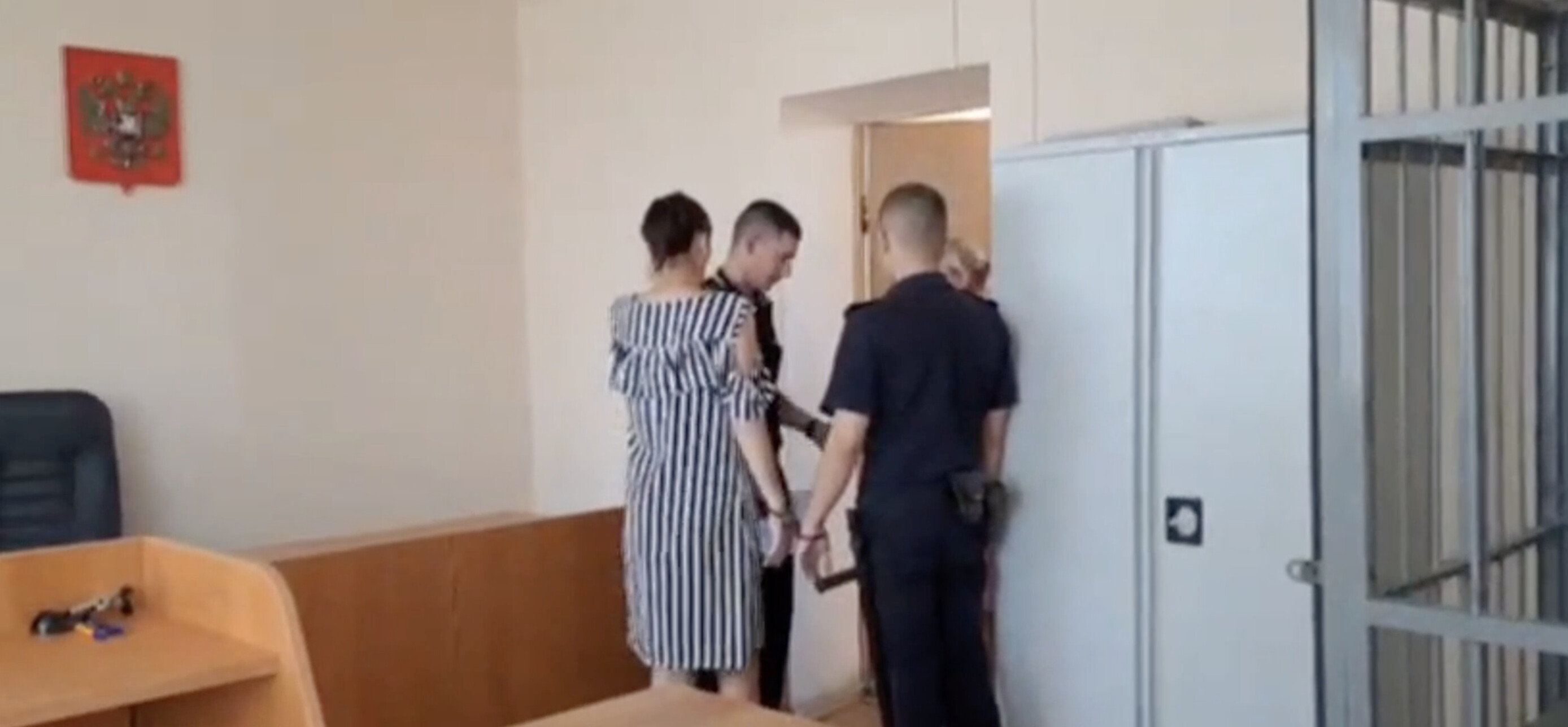 Волгоградку осудили на три года за истязание сына утюгом и кастрюлей