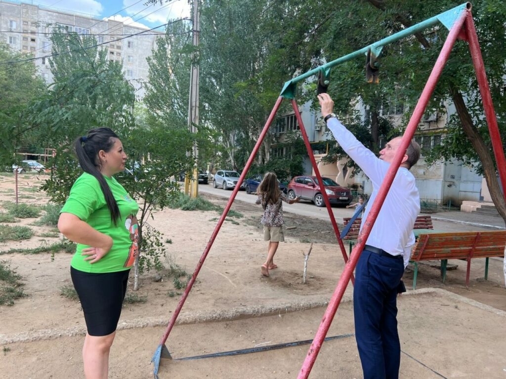 Игорь Седов провел встречу с жителями переулка Грановского