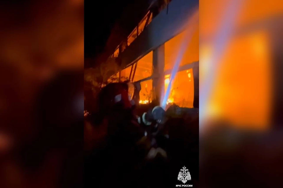 В Пятигорске ликвидировали пожар на складе площадью 1 тыс. м²