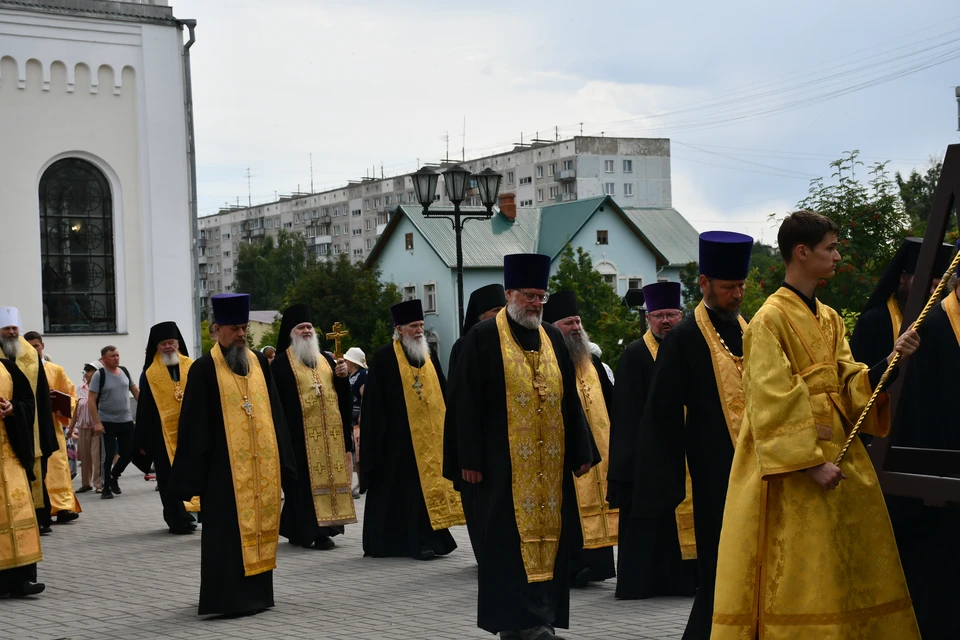 В Новосибирске тысячи людей прошли крестным ходом в честь Дня крещения Руси