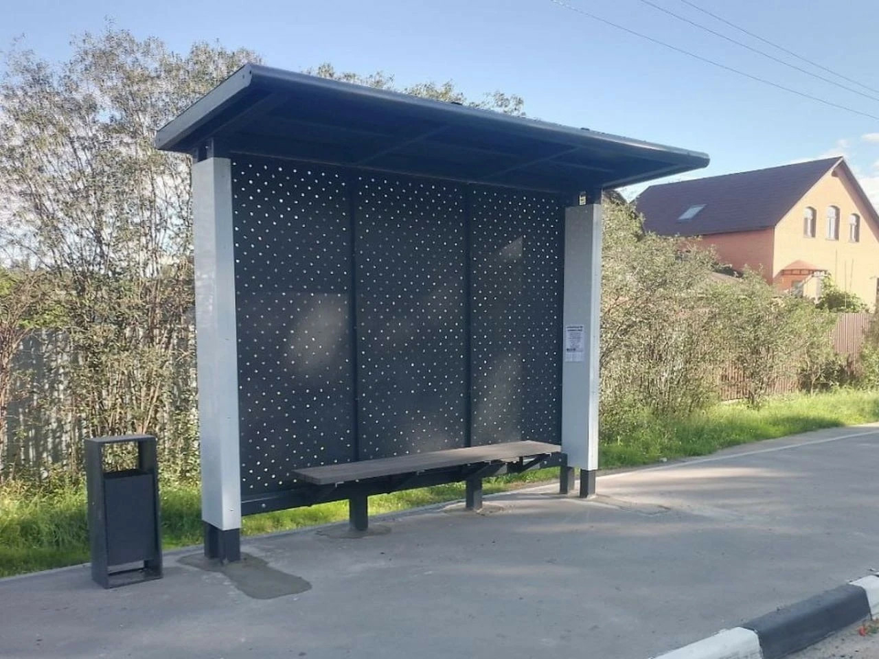 В Озерах появились новые автобусные остановки