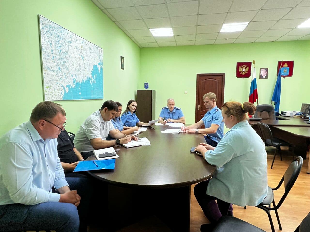 Зампрокурор Астраханской области выслушал жителей Камызякского района