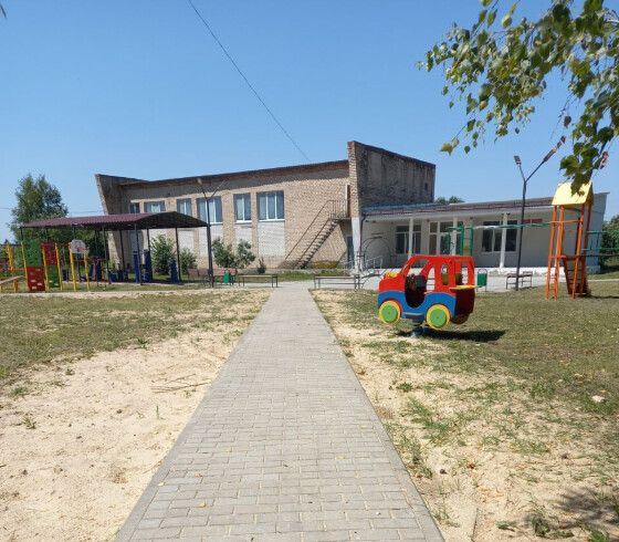 В калужском селе Огорь благоустроили территорию возле Дома культуры