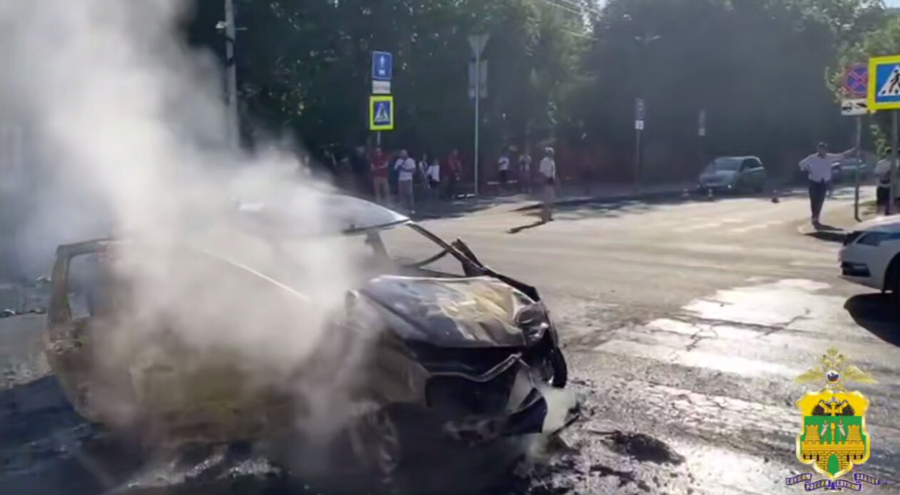 Момент смертельного ДТП со сгоревшей «Ладой» в Краснодаре сняли на видео