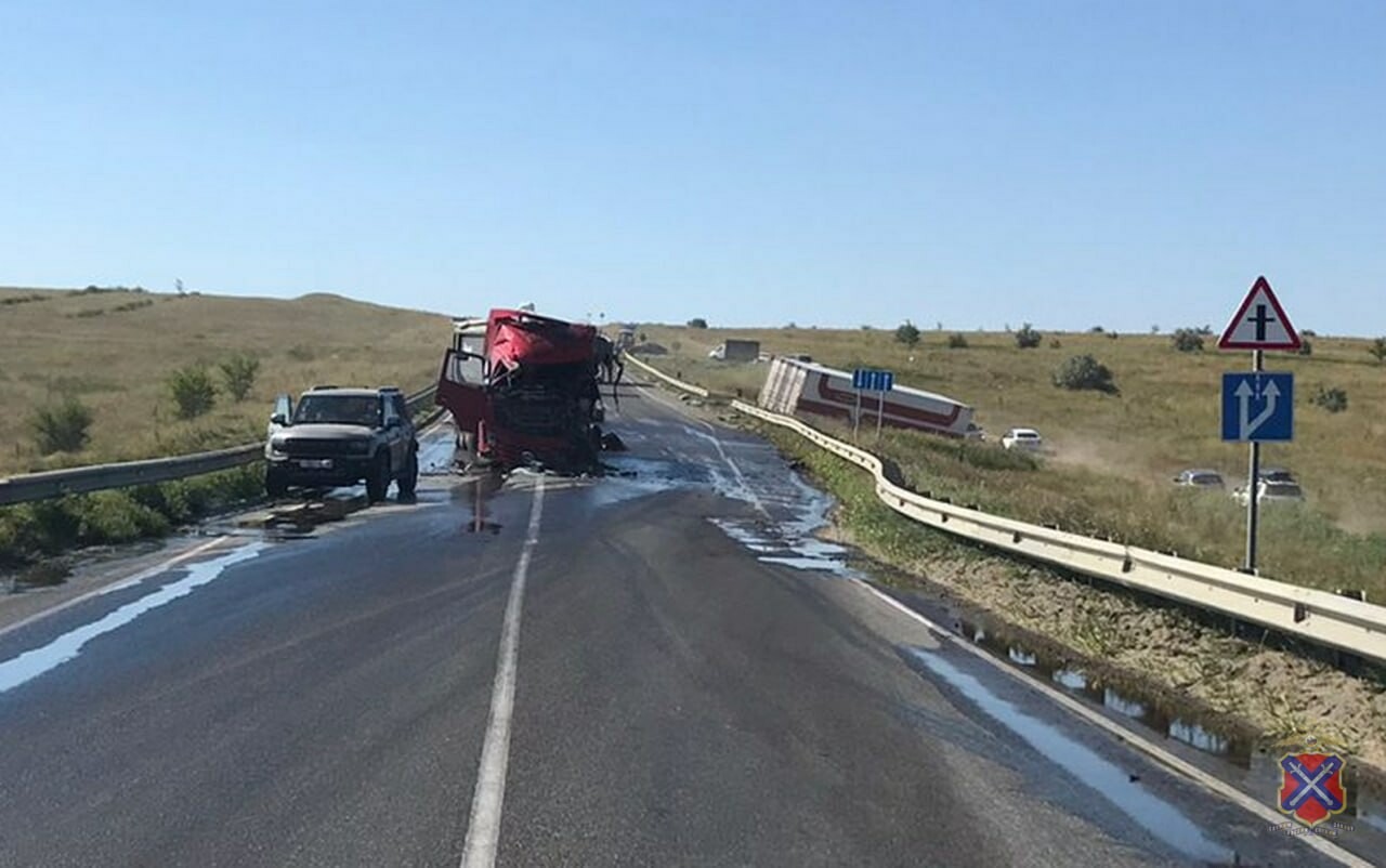 Смертельное ДТП с двумя грузовиками произошло в Волгоградской области