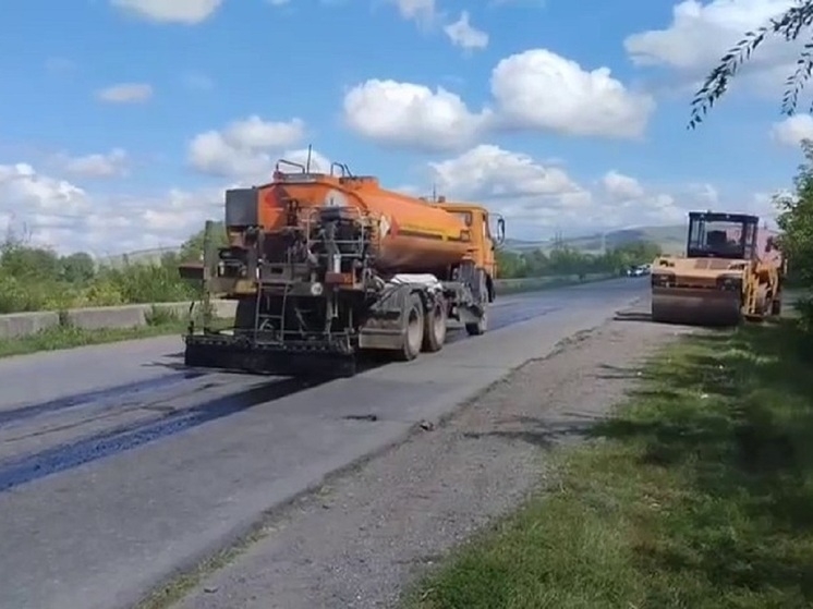 На Северной дамбе Абакана начался плановый ремонт дорожного покрытия