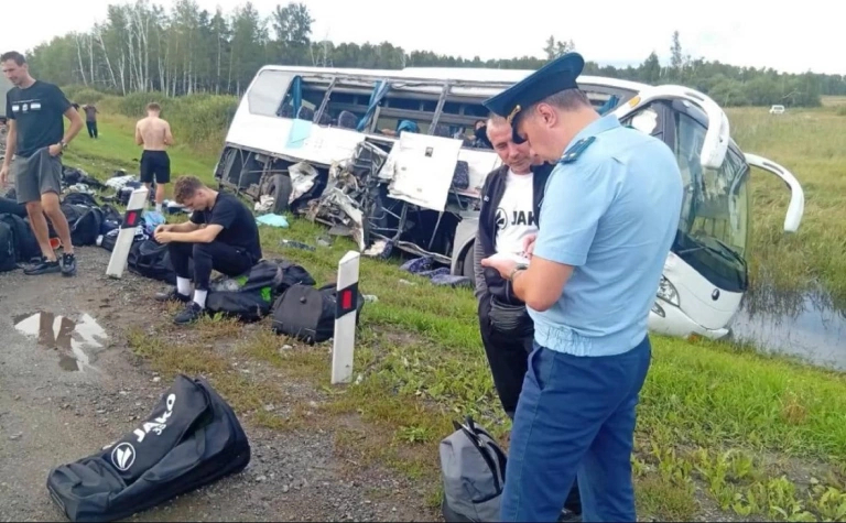 Автобус с командой Тюмень 2 попал в массовое ДТП в Омской области