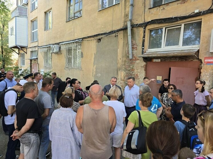 В Астрахани устраняют смещение перекрытия