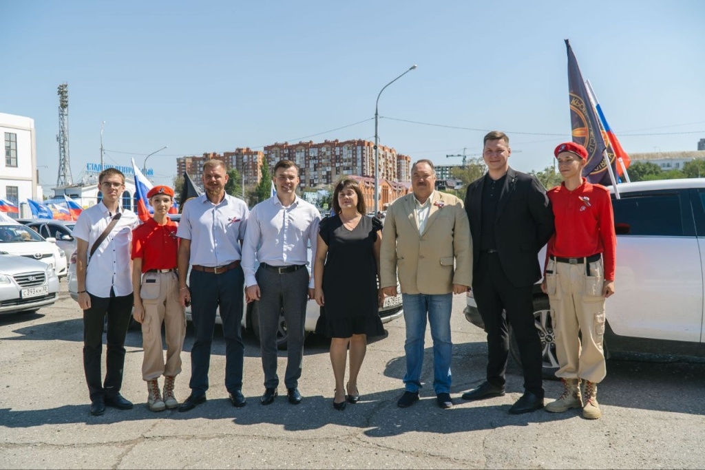 В Астрахани прошел автопробег с более чем 30 машинами