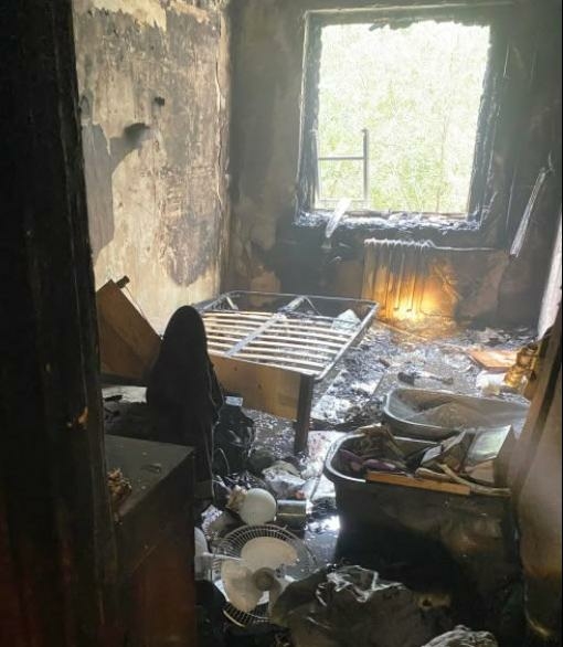 Астраханские пожарные спасли 10 жителей пятиэтажки в экстренной операции