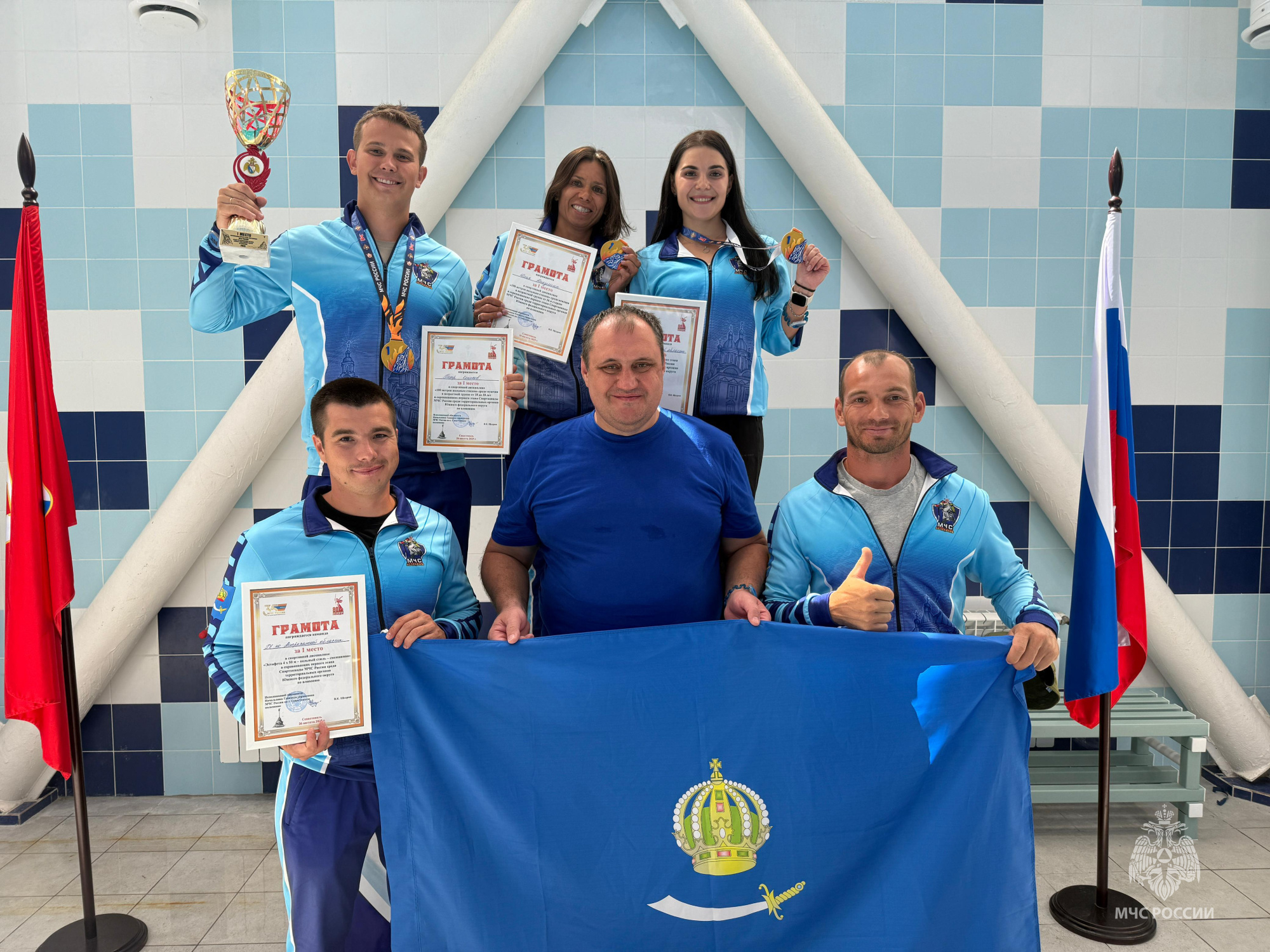 Астраханские спасатели завоевали кубок победителя на плавательных соревнованиях ЮФО