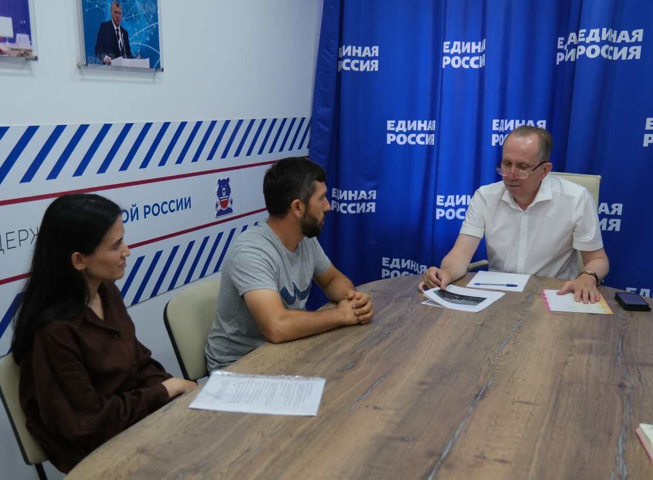 Игорь Седов выслушал проблемы и просьбы астраханцев на личном приеме