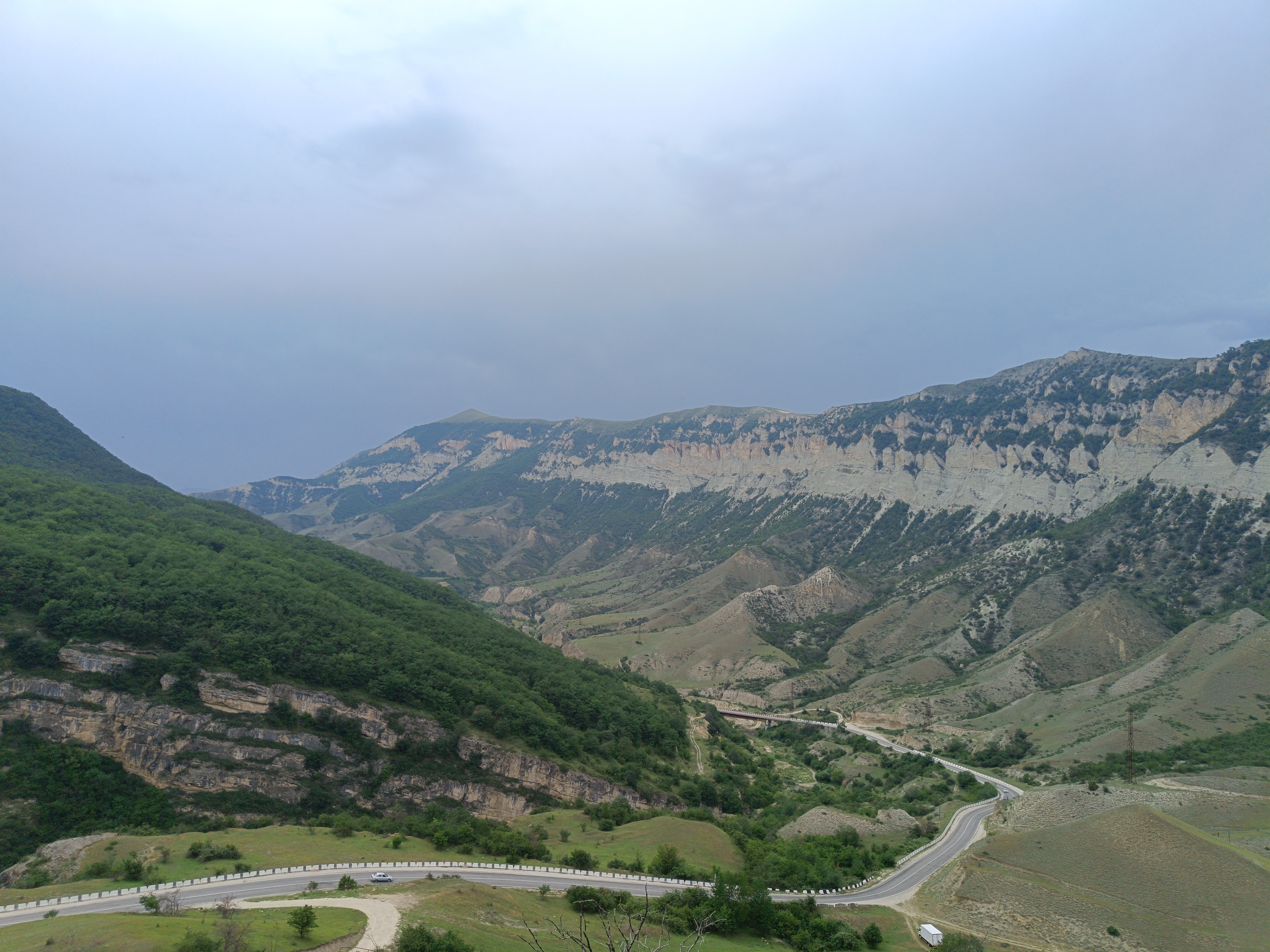 Россиянин отсудил у туроператора миллион за перелом позвоночника в Дагестане