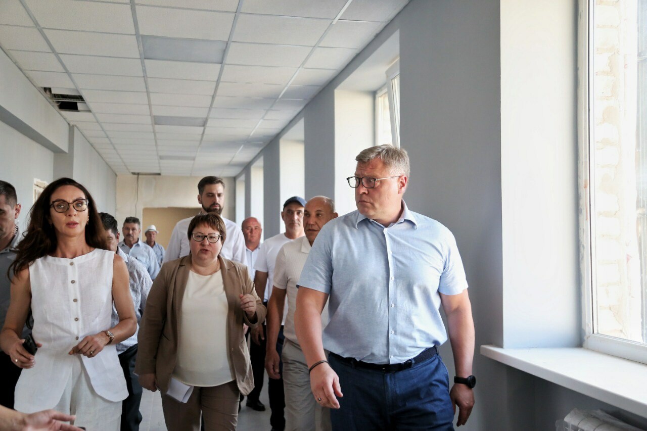 Игорь Бабушкин губернатор лично проверил ремонт школы за 70 млн рублей