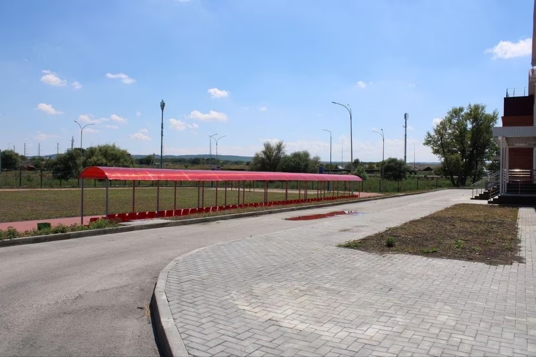 В Предгорном округе завершается строительство футбольного поля