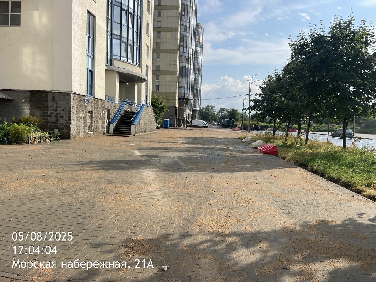 В Петербурге к сентябрю доделают тротуары на Морской набережной