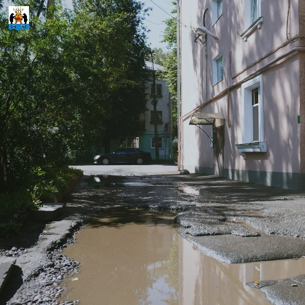 В Великом Новгороде приступили к ремонту двора на Большой Московской