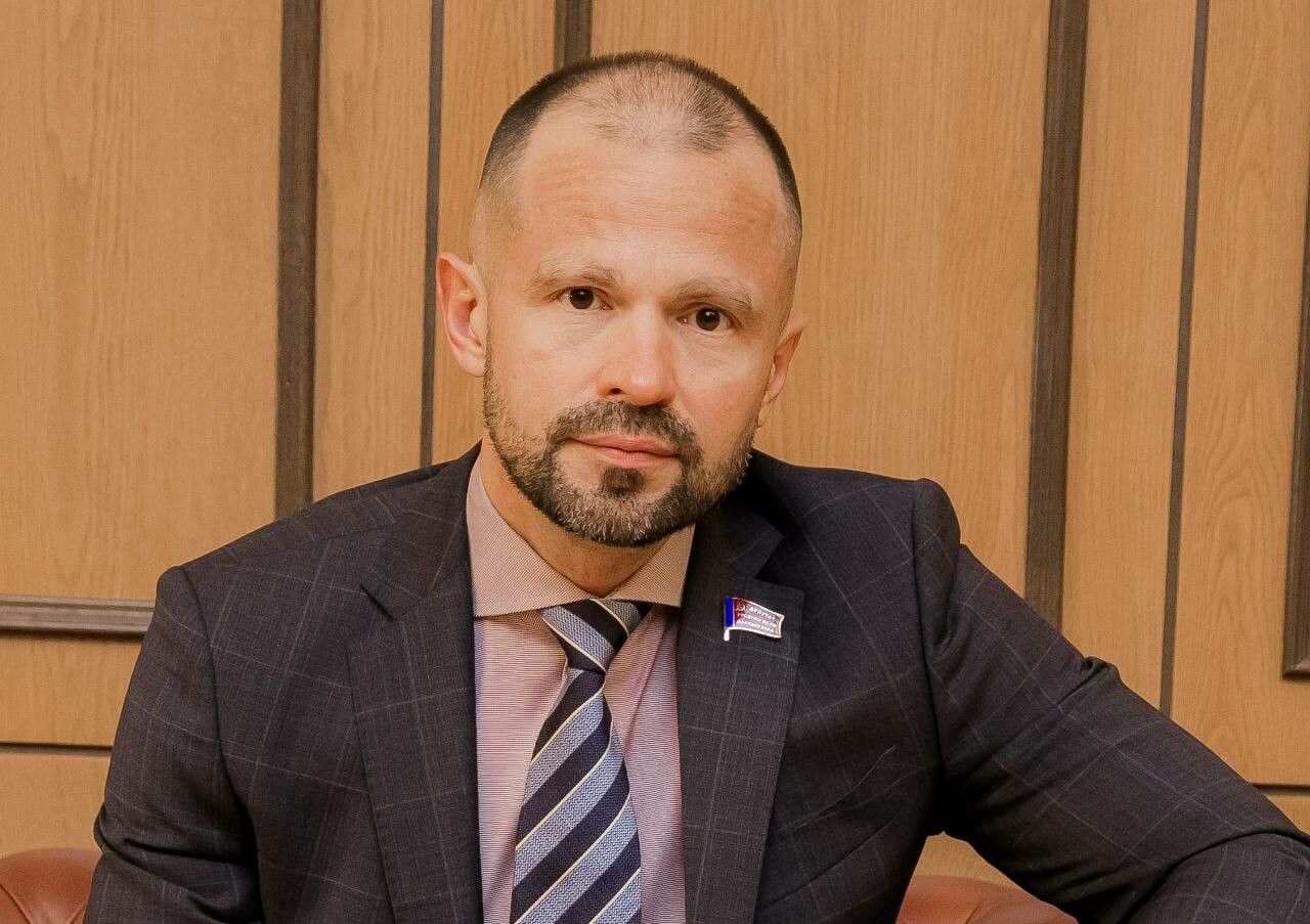 Депутат Госдумы Роман Лябихов поздравил учеников и студентов с Днем знаний