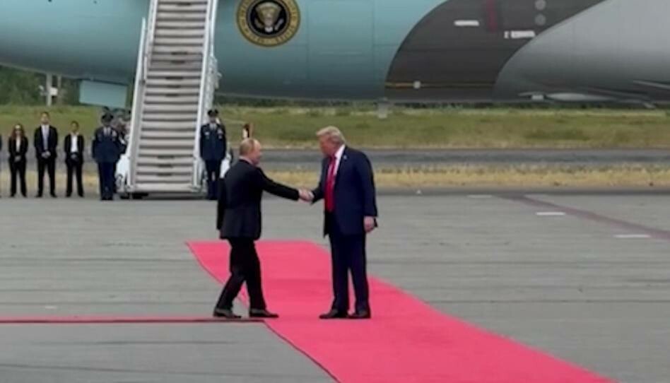 Путин и Трамп вместе отправились к месту переговоров в Анкоридже
