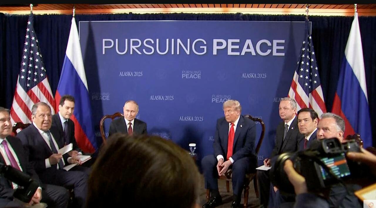 На Аляске начались переговоры Владимира Путина и Дональда Трампа