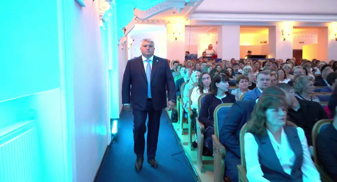 Александр Дронов: в Новгородской области до конца 2025 года отремонтируют 56 школьных зданий