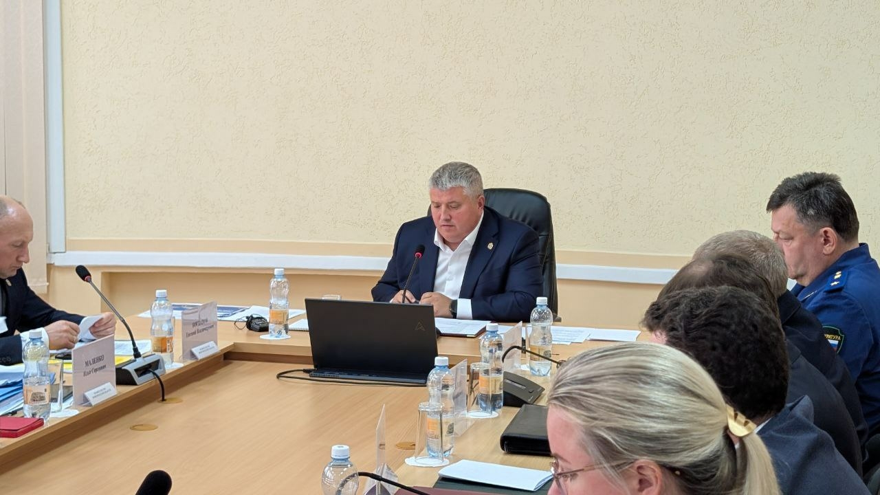 Дронов поручил профильным министрам принять участие в проведении Дня знаний