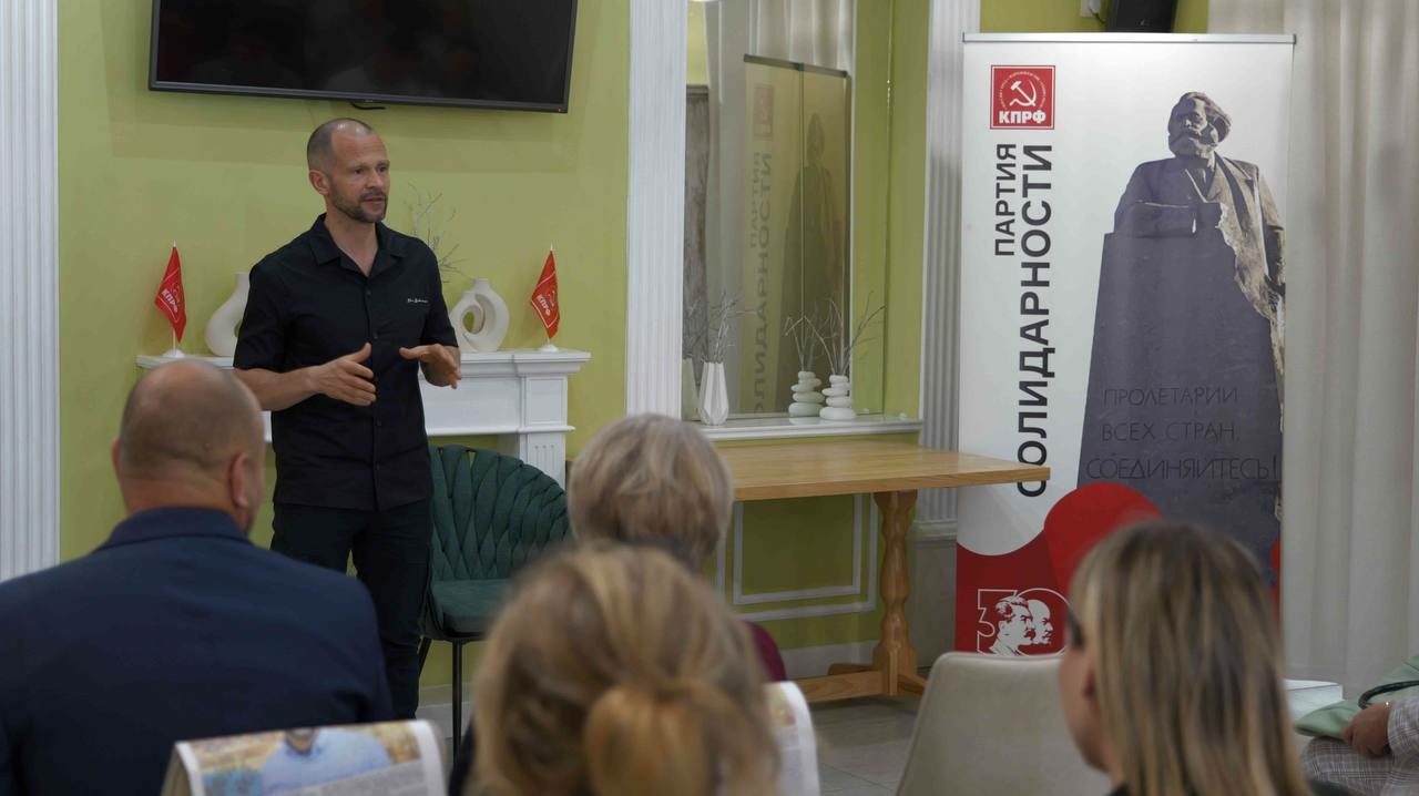 Роман Лябихов провел встречу с жителями Вельского района