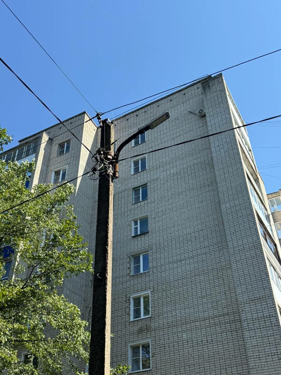 В Ельце на улице Коммунаров отремонтировали уличные фонари