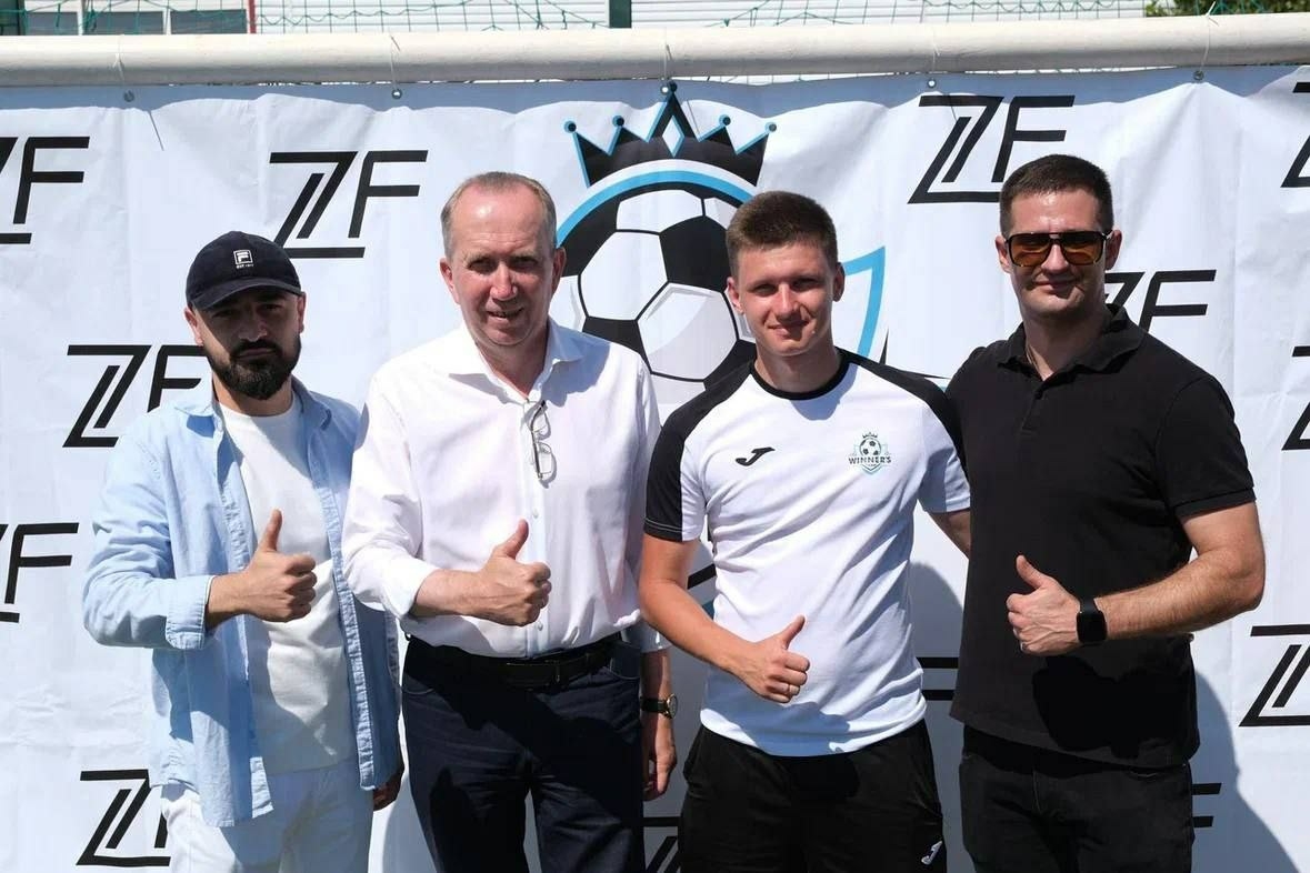 Игорь Седов поблагодарил участников турнира по мини-футболу среди подростков