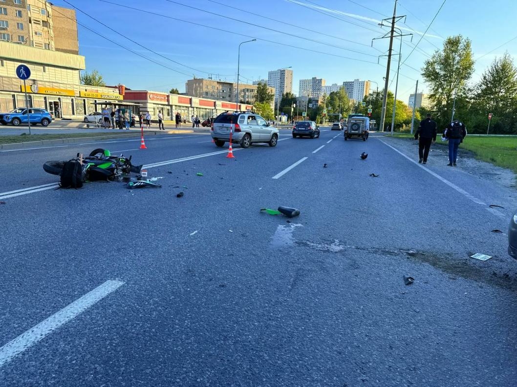 В Тюмени водитель ВАЗ не пропустил мотоциклиста погибшего в ДТП на перекрестке