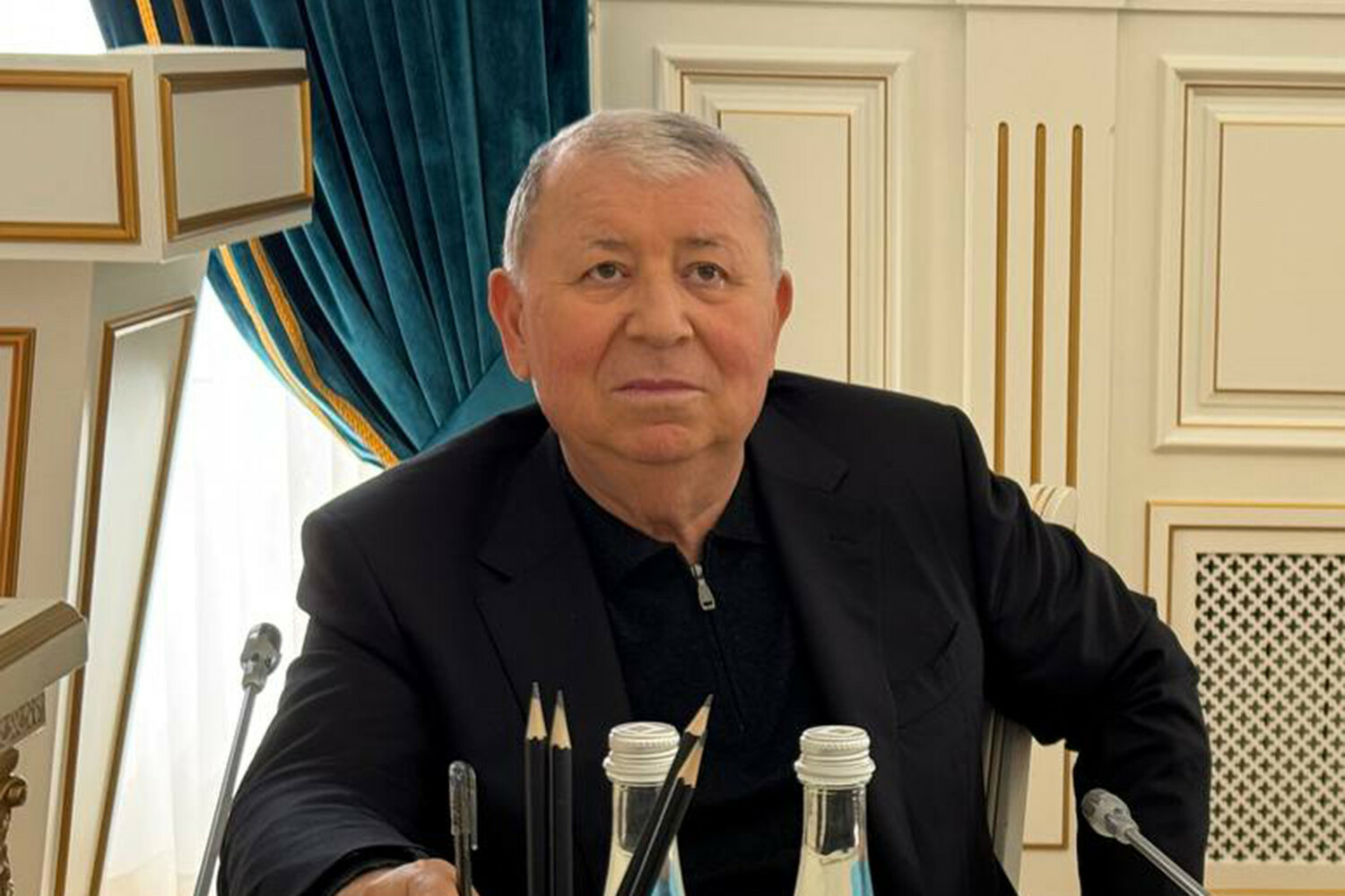 ФСБ нашла в особняке экс-чиновника Дагестана мешки с деньгами и оружие