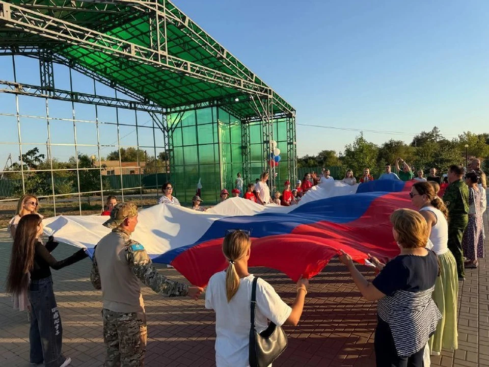 В Астраханской области тысячи жителей отпраздновали День Государственного флага