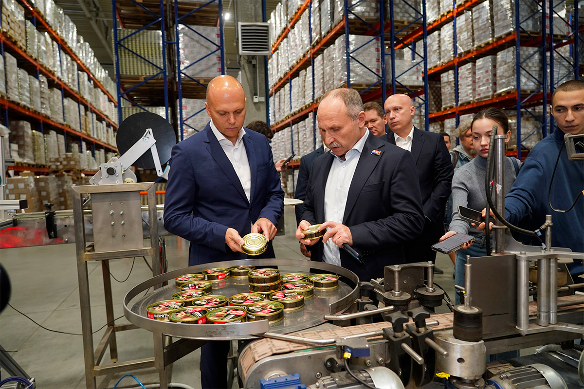 Беспрозванных посетил два ведущих предприятия АПК Калининградской области