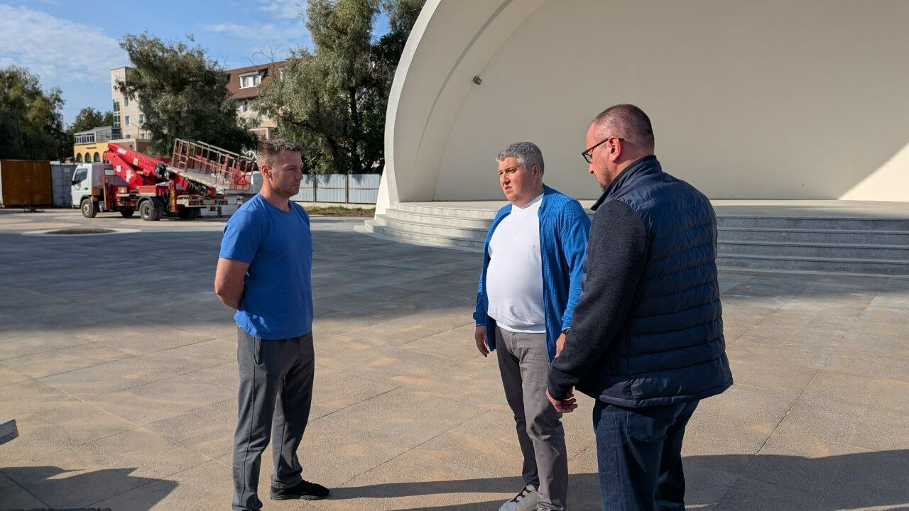 Александр Дронов оценил новую набережную на Софийской стороне в Великом Новгороде