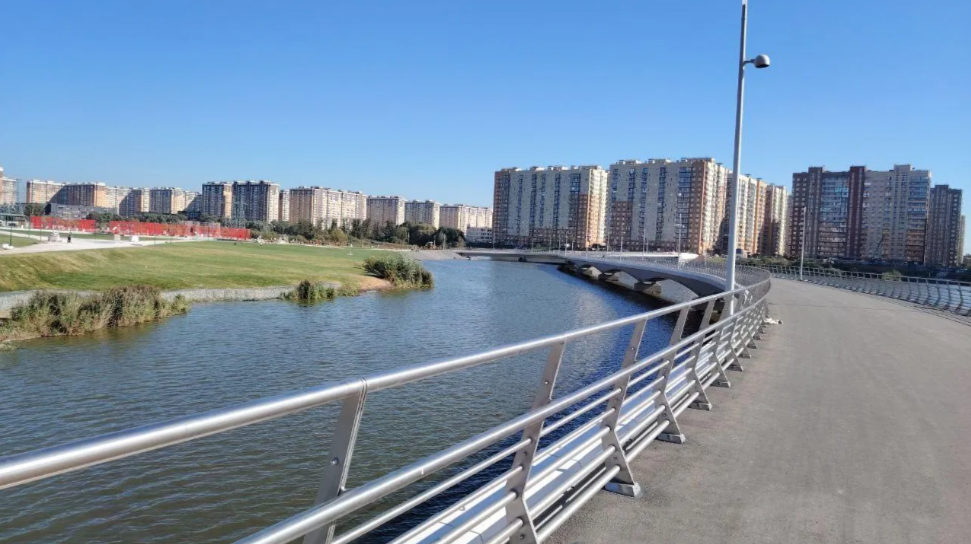В Подмосковье построили пешеходный мост между Люберцами и Москвой
