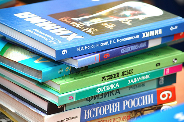 Волгоград передал школьникам и студентам Алчевска свыше 15 тысяч учебников