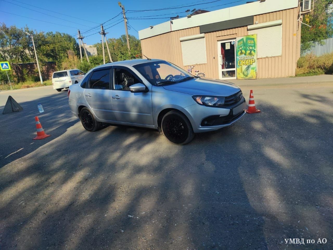 В Астрахани школьник попал под колеса авто при переходе дороги вне зебры