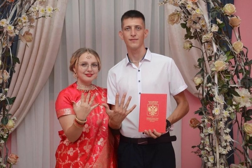 В Ростове невеста вышла замуж в красном сари