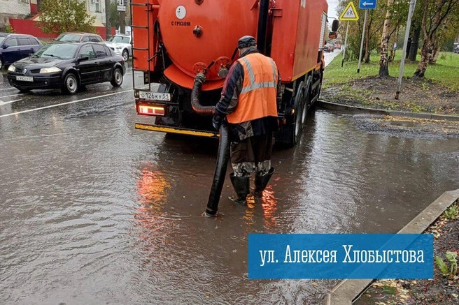 В Мурманске устраняют последствия жуткой непогоды