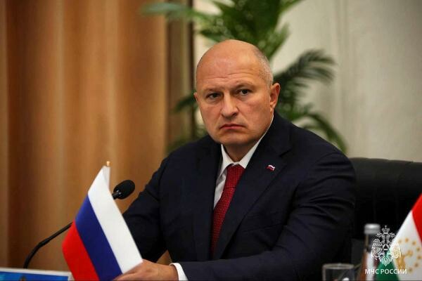 Глава МЧС Александр Куренков прибыл в Екатеринбург для присяги курсантов