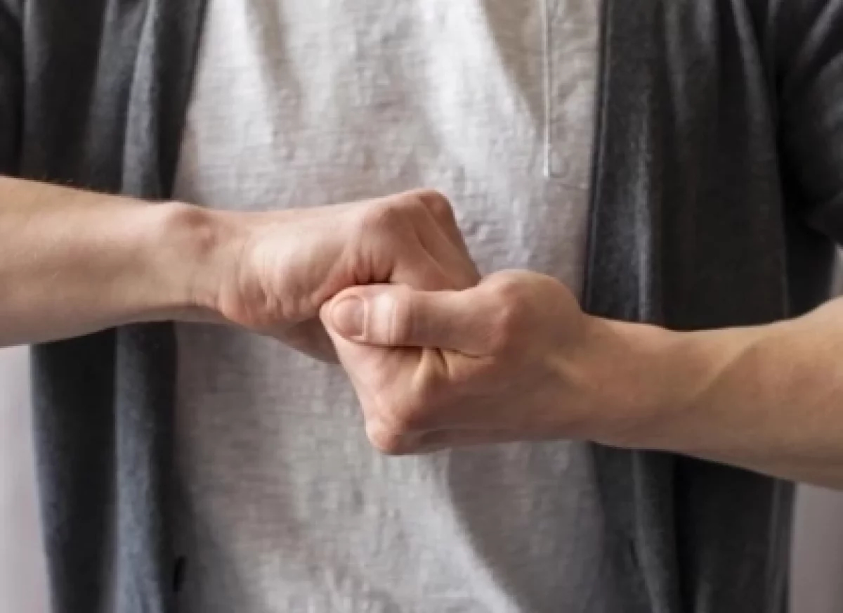 Суд в Астрахани оставил под стражей мужчину обвиняемого в убийстве