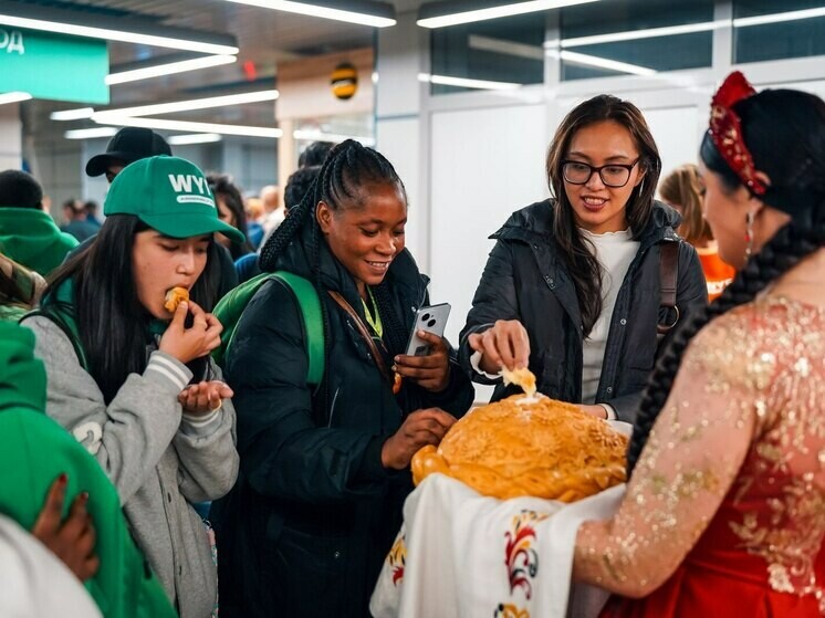 Молодежная столица России встречает иностранных делегатов с хлебом и солью