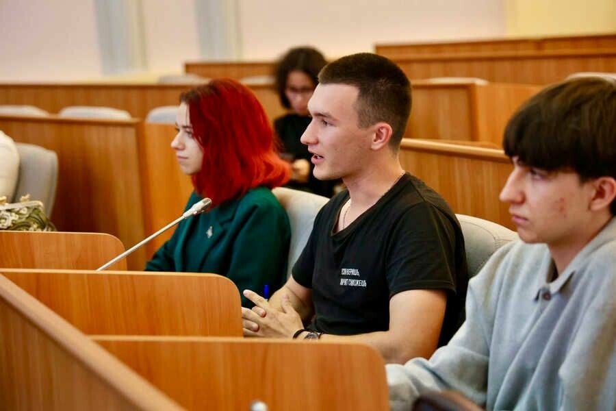 Цикл лекций стартовал в школе молодого парламентария Хакасии