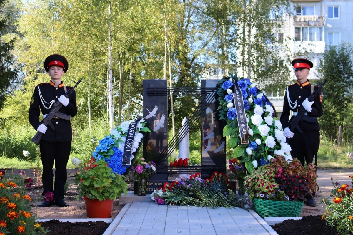 На Новгородчине по инициативе Александра Дронова открыли мемориал участникам СВО
